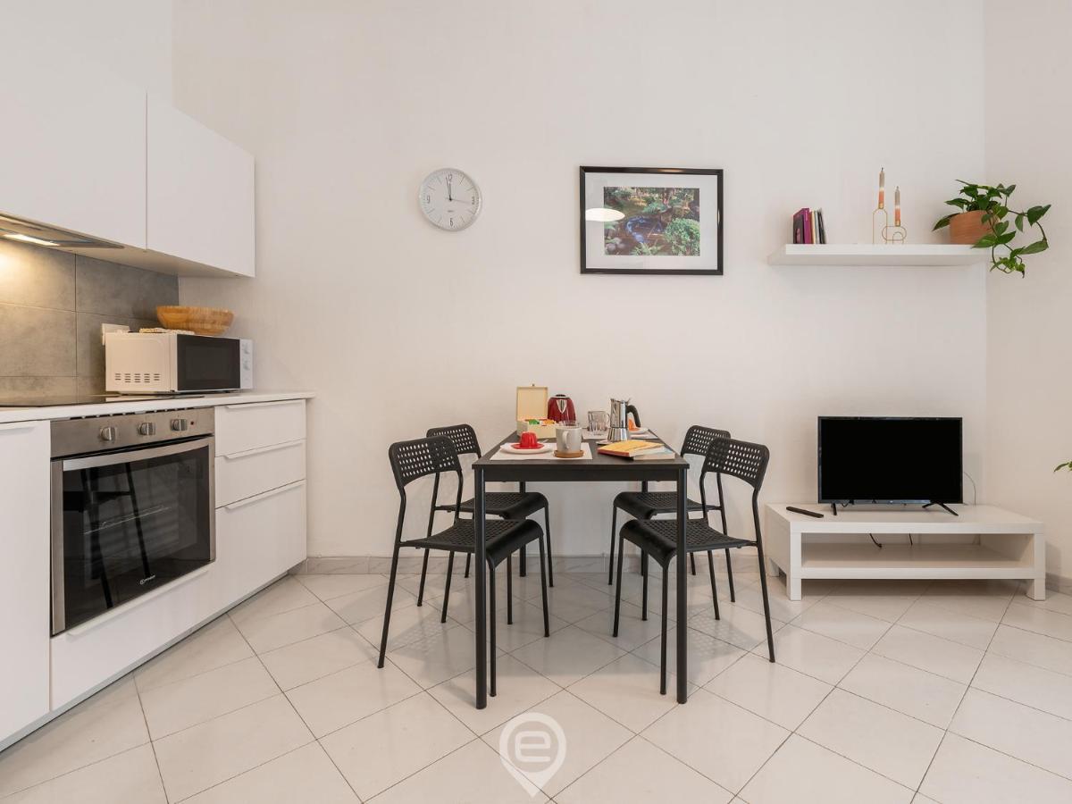 Aurora'S Apartment Кальяри Экстерьер фото